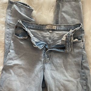 ABRECROMBIE HIGH RISE STRAIGHT LEG 90S CURVE LOVE JEANS